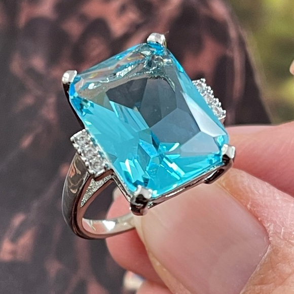 Solid sterling silver blue stone size 6 ring - Picture 6 of 8